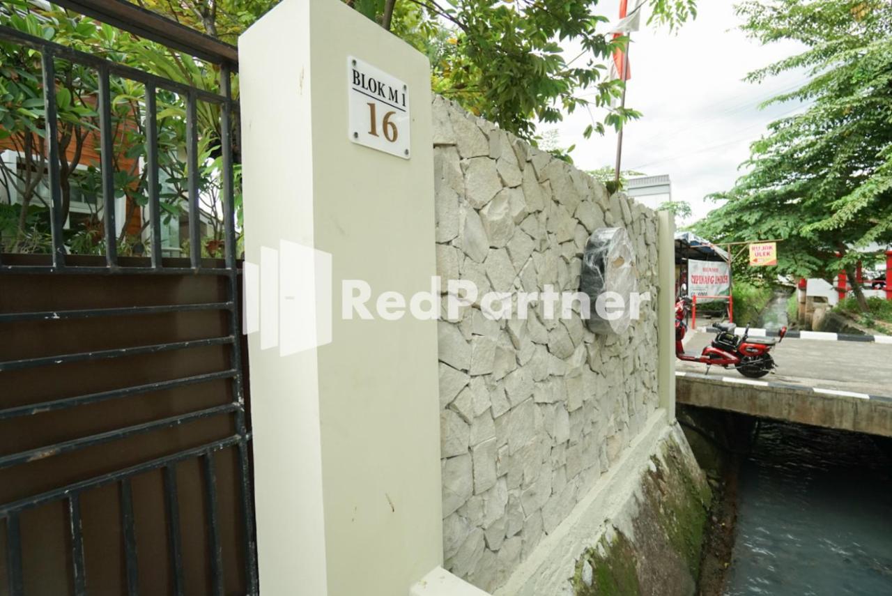 מלון ג'קרטה Fazza Syariah Mitra Reddoorz מראה חיצוני תמונה