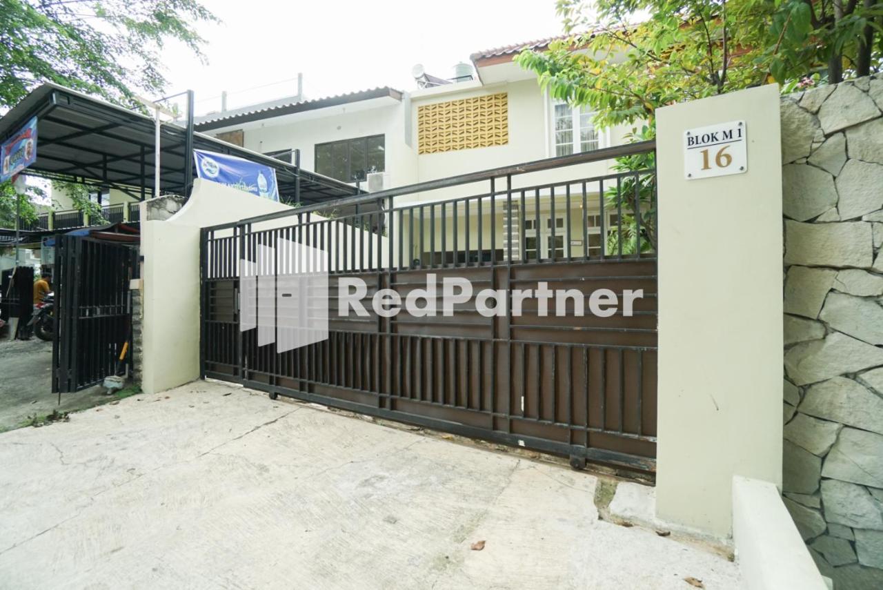 מלון ג'קרטה Fazza Syariah Mitra Reddoorz מראה חיצוני תמונה
