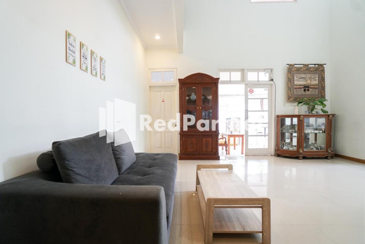 מלון ג'קרטה Fazza Syariah Mitra Reddoorz מראה חיצוני תמונה