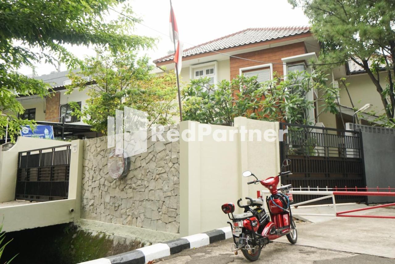 מלון ג'קרטה Fazza Syariah Mitra Reddoorz מראה חיצוני תמונה